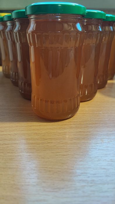 Продавам пчелен мед, восък