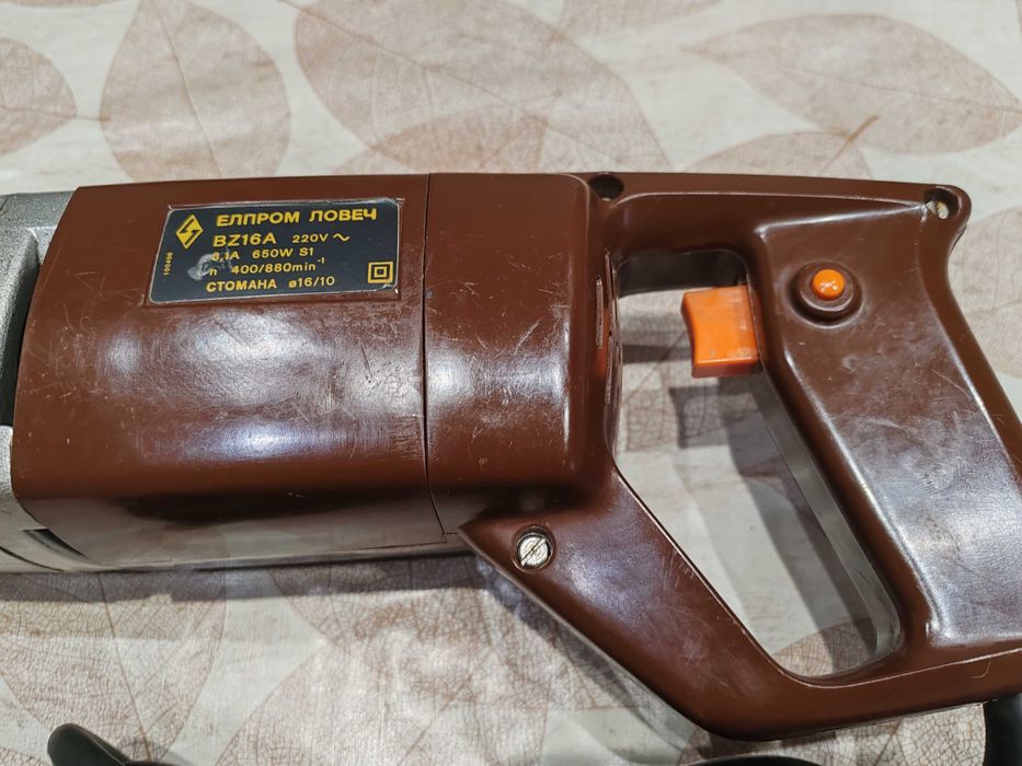 Елпром бз16а. Двускоростна бормашина 650w
бормашина българска 650 вата
