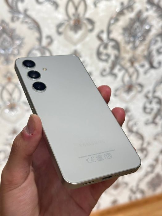 Samsung S24 8/256