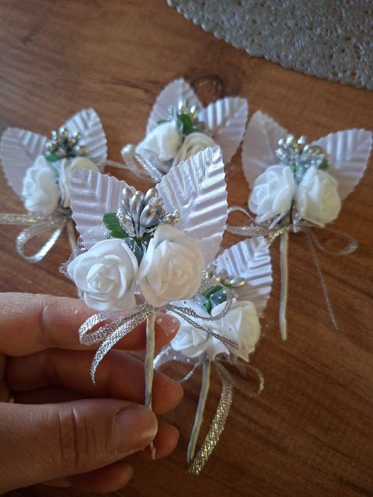 Брошки за повод