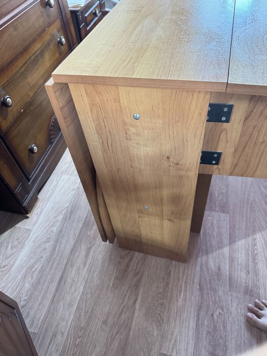 Продам овальный стол.