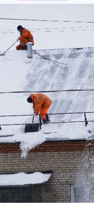 Чистка крыш от снега