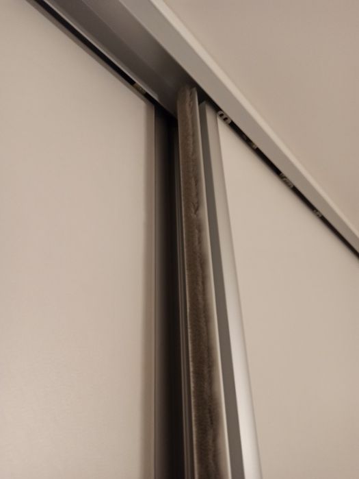 Uși glisante cu sistem amortizare