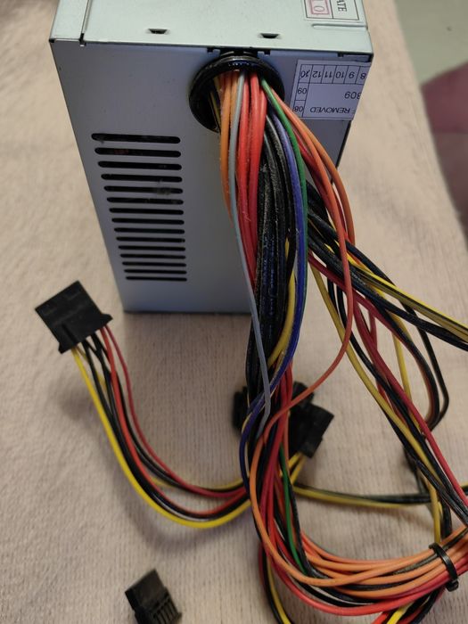 Продавам захранване за компютър API5PC49