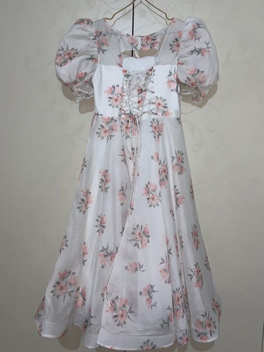 Платье с розовыми цветочками