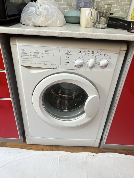 Продается стиральная машина Б/У Indesit WIL82X 5kg