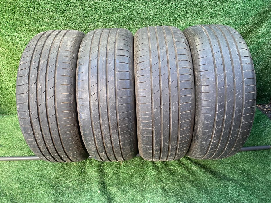 Set 4 anvelope vara Goodyear Efficient Grip Performance 215 55 17 98W