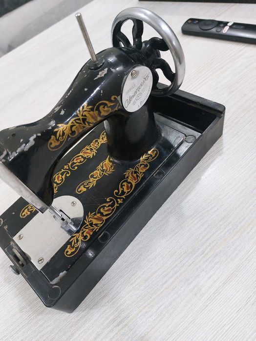 Мини швейная машинка СССР в футляре Винтаж