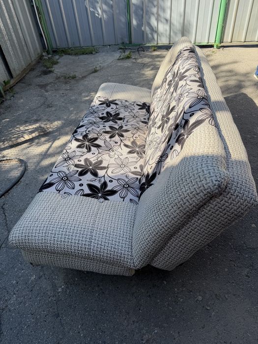 Срочно продам диван!