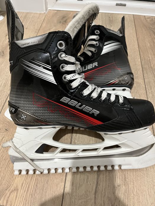 Продам коньки Bauer