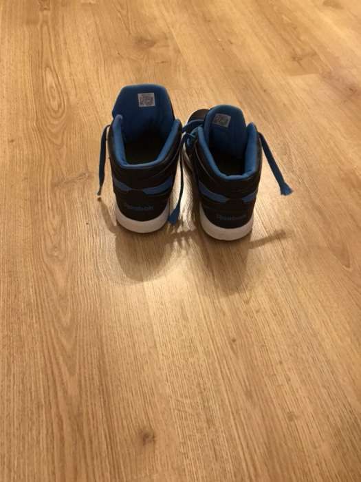 Adidasi marca REEBOK