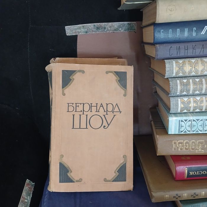 Книги, словари  Художественная литература. Цена разная