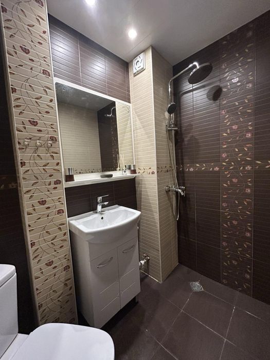 Три стаен апартамент с кухненски бокс