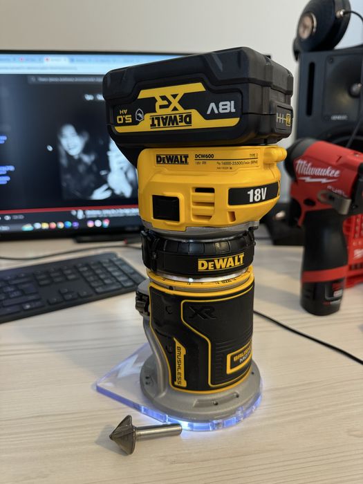 Фрезер новый DEWALT c погружной