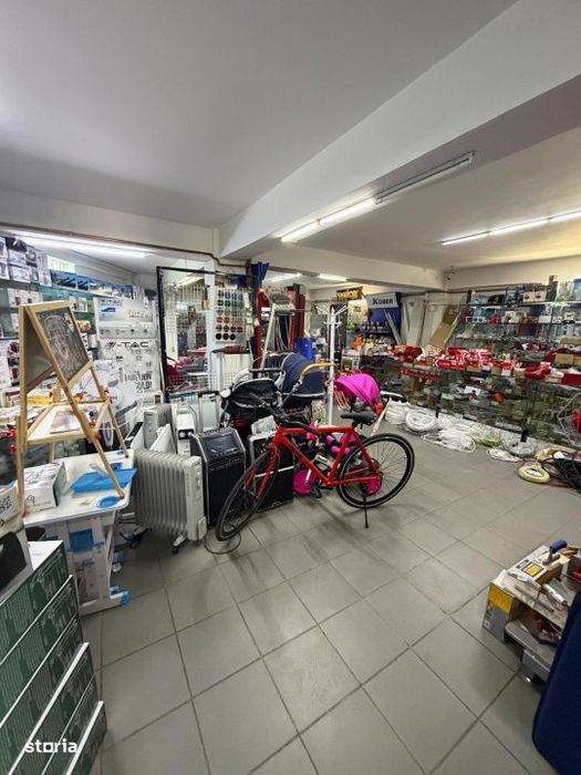 Spatiu comercial de 1300 mp pe 4 nivele, in centrul orasului Filiasi
