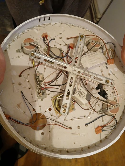 Люстра в хорошем состоянии