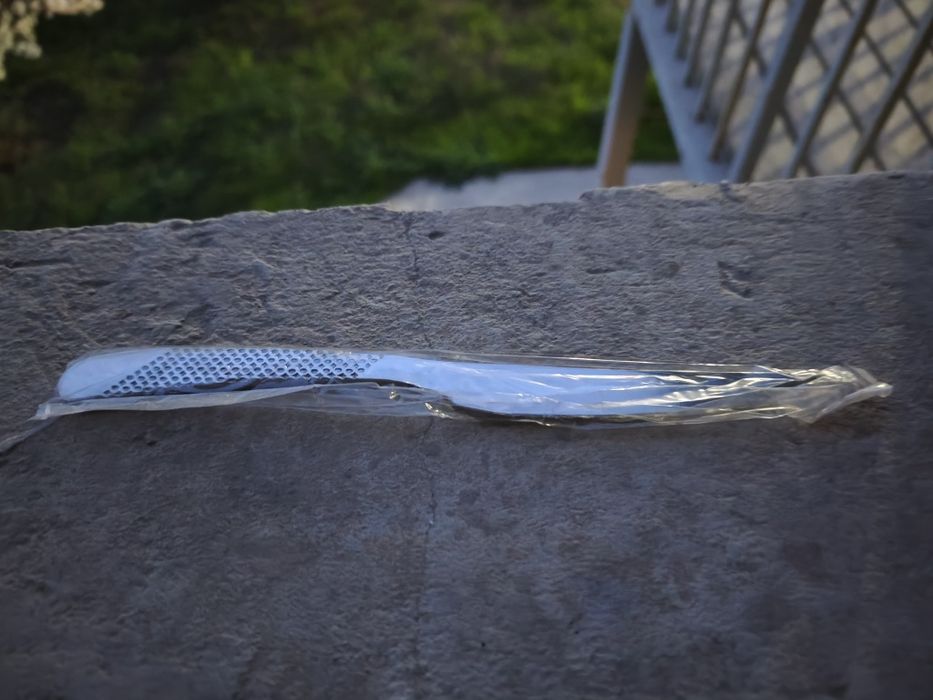 Нож столовый для масла, либо хлеба.