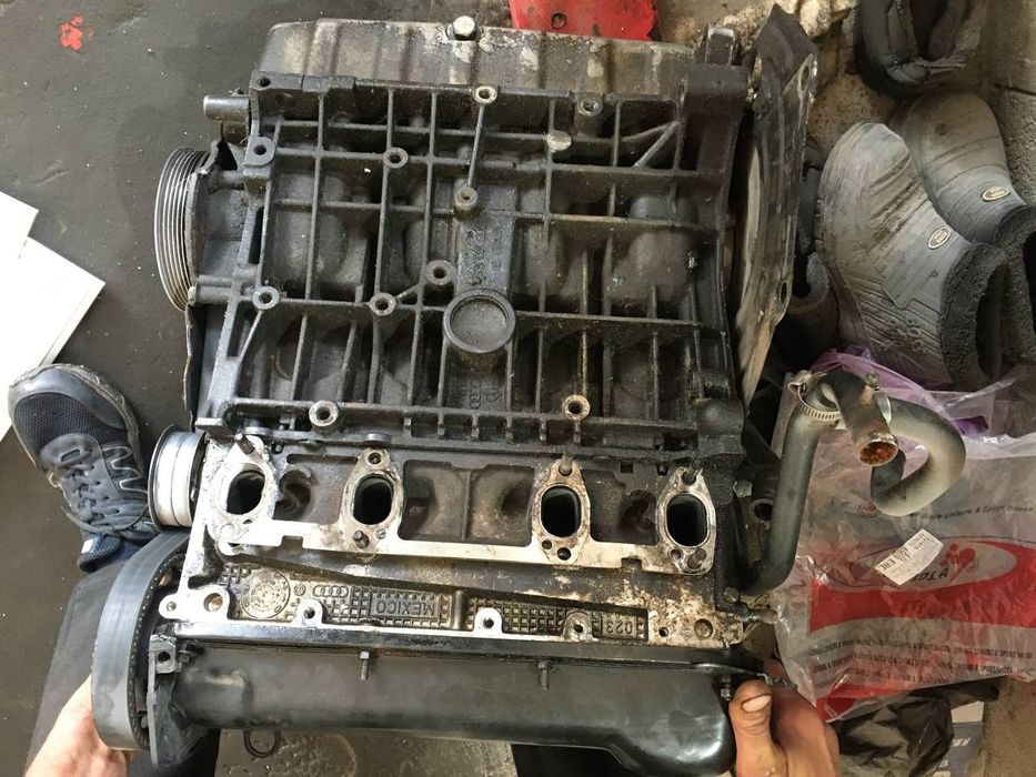 Двигатель 1,6 AEH