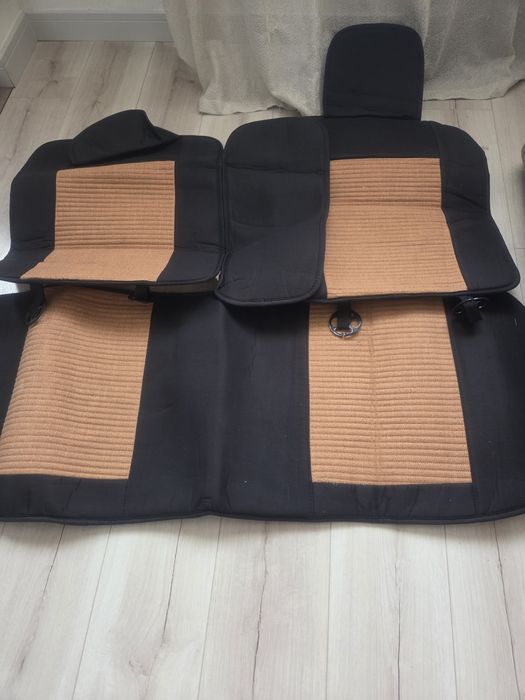 Продам,комплект чехлы на машину