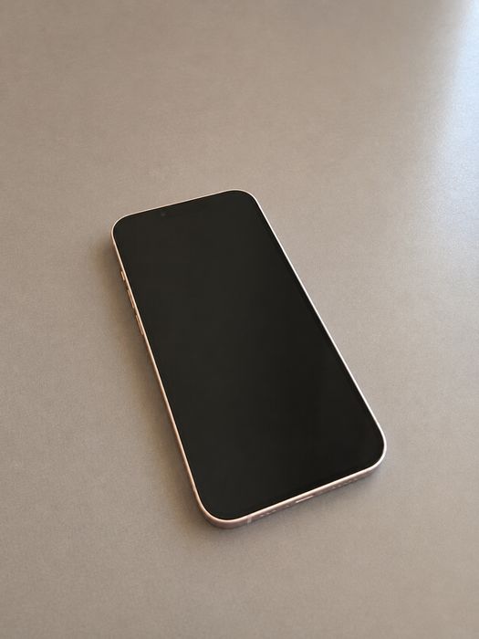 iPhone 13 розов