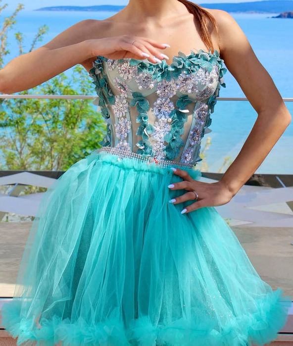 Къси бални рокли