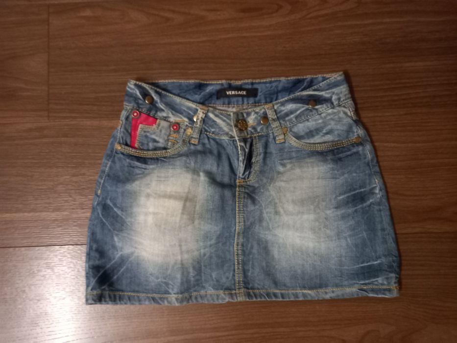 къса пола на versace