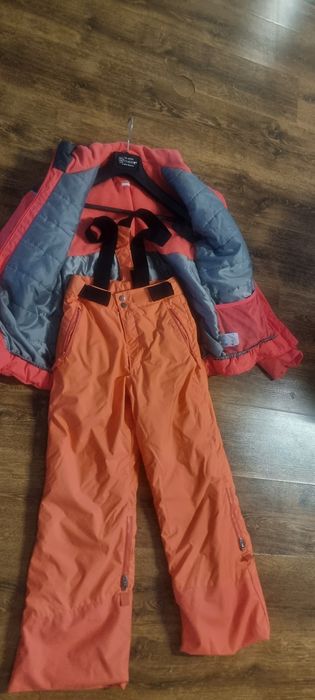 Geaca și pantaloni de zapada