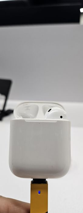 Футляр (кейс) для беспроводных наушников Apple AirPods