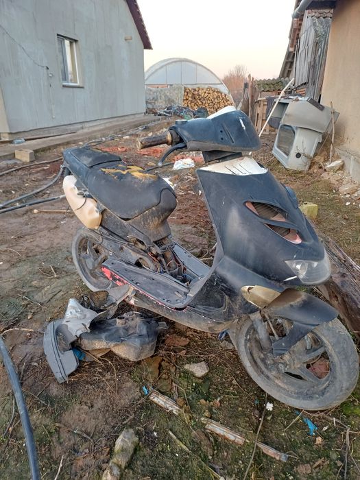 Vand scuter de PIESE !