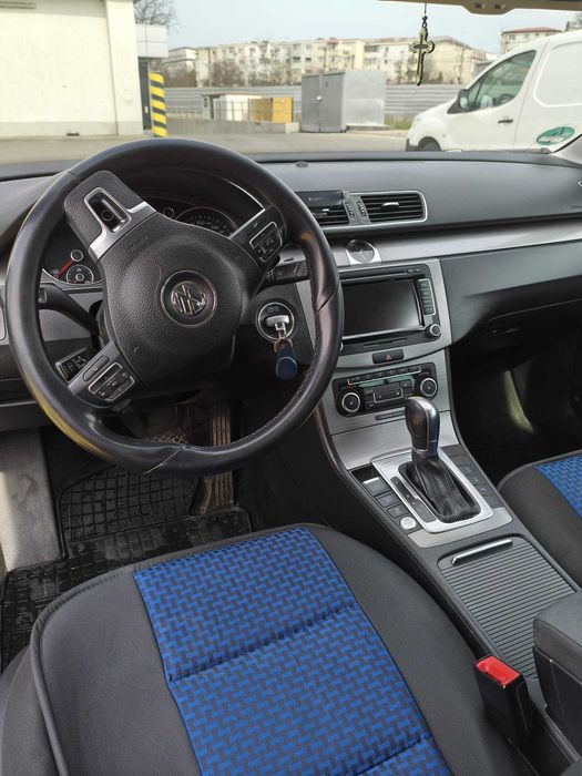 Volgswagen Passat B7 / 2.0 / 2011