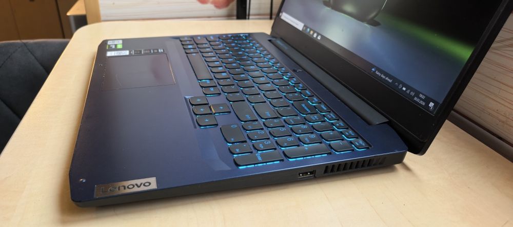 Laptop Lenovo Gaming 3_i5-10300H_16GB DDR4_GTX 1650 4GB_SSD 512GB_BLUE
