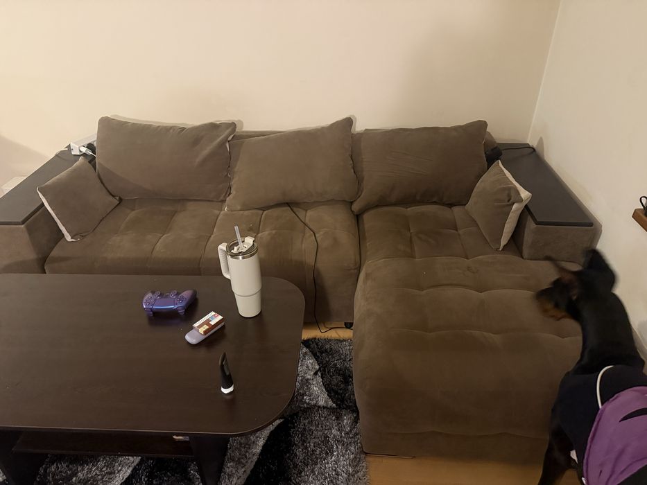 Разтегателен ъглов диван с подлакътник етажерка , кафяв + бежов , ляв