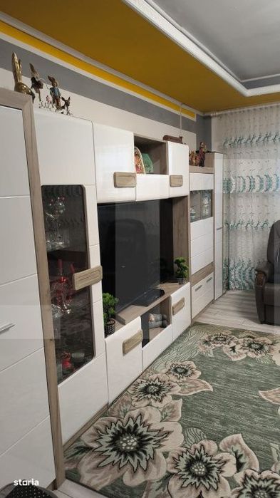 Casa,6 camere ,curte comuna in zona buna