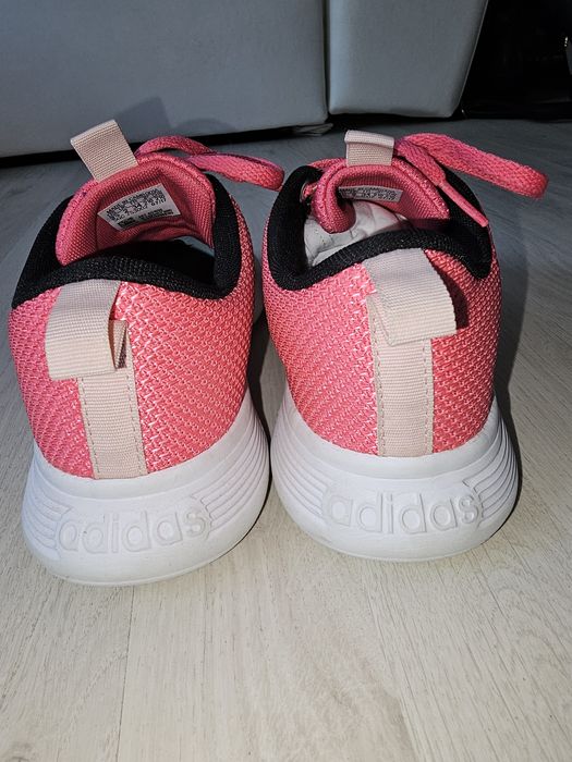 Adidasi roz marime 34