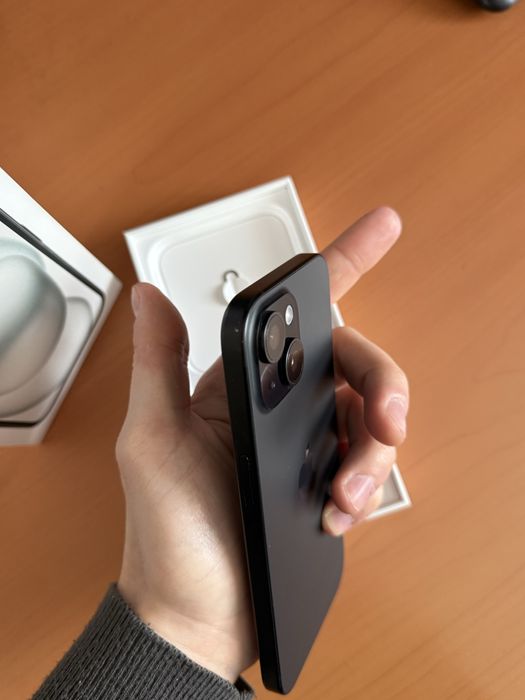 Продам телефон Iphone 15