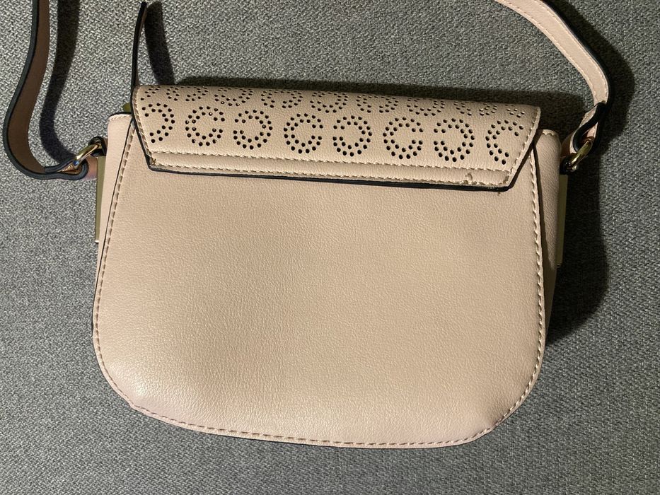 Малка дамска чанта Carpisa