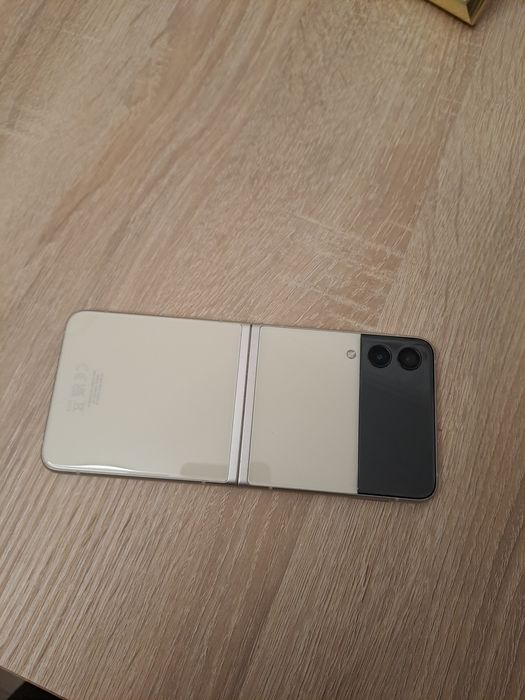 Samsung Galaxy Z Flip3 5G