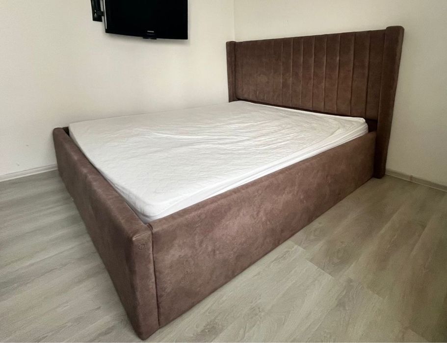 Кровать с матрасом