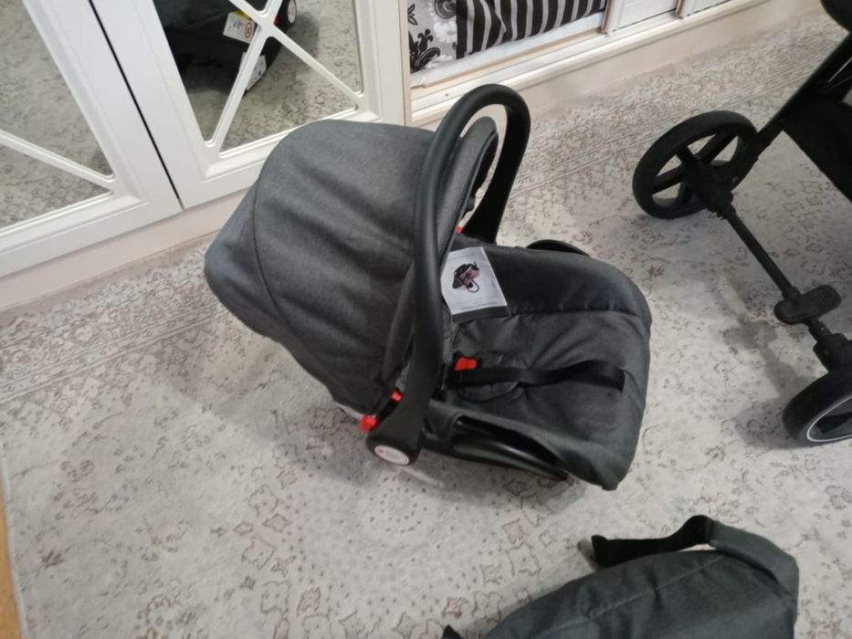 Детская коляска 3 в 1