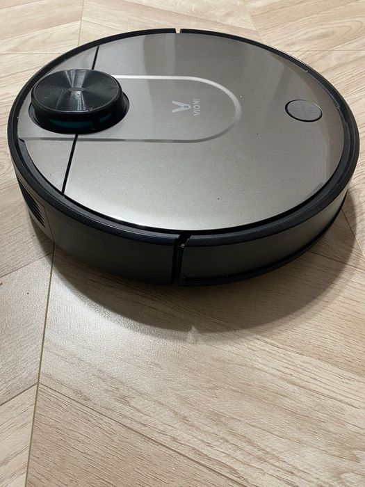 Продам робот пылесос срочно