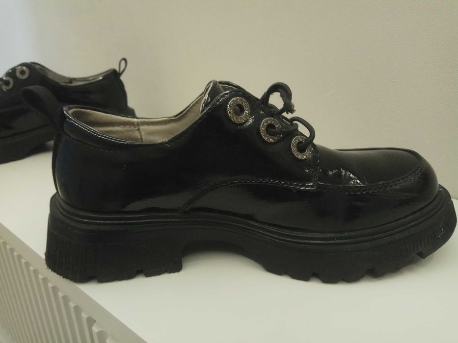 продам туфли для девочки