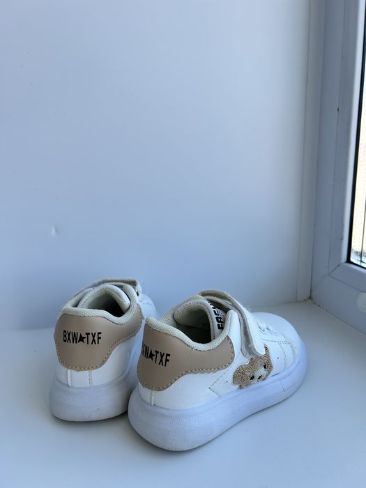 Детские кроссовки НОВЫЕ