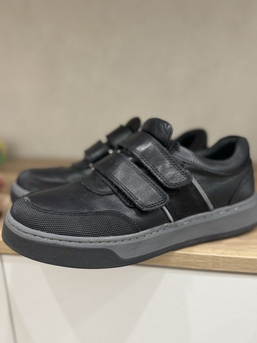 Кожаные кроссовки