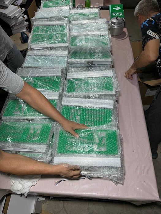 Табличка Exit, Chiqish, Выход, по госту