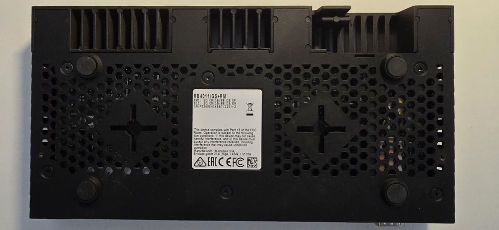 Router Mikrotik 4011iGS+RM