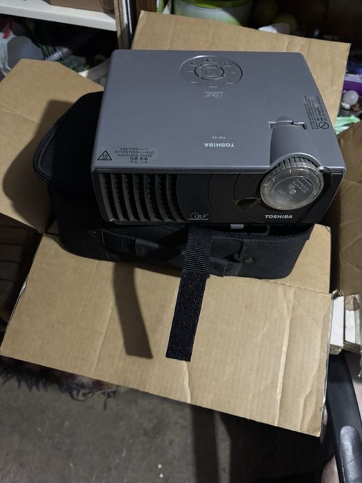 Видео проектор и сгъваем проектор