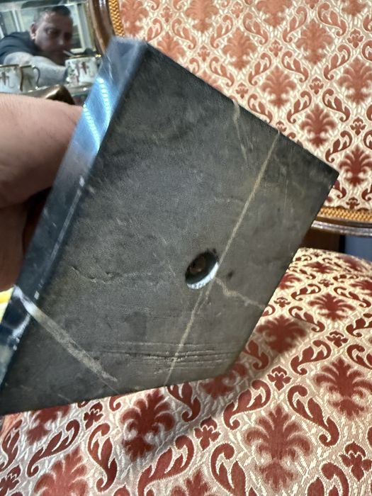 стара масивна бронзова статуетка ловец