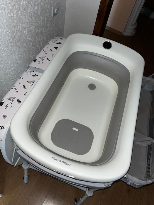 Детская ванночка с пеленальным столиком
