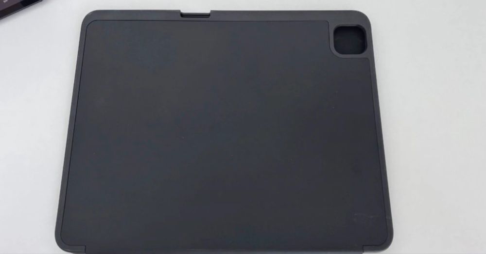 Husa iPad Pro 13” noua