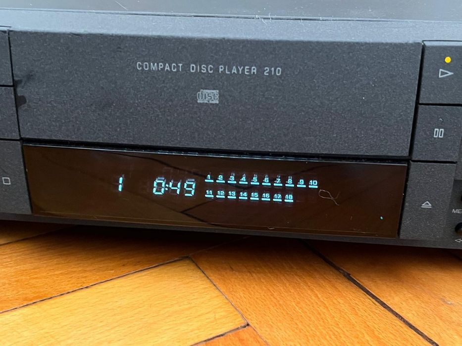 CD-player Grundig (intrare gama FineArts), functional, pentru pise.